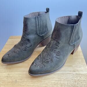 Womens Avenue Cloud Walkers Olive Green Embroidered Slip-On Ankle Boots Size 10W